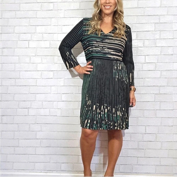Ming Wang Dresses & Skirts - NWT Ming Wang Green and Black V-Neck Patterned Ribbed Soft Knit Dress L